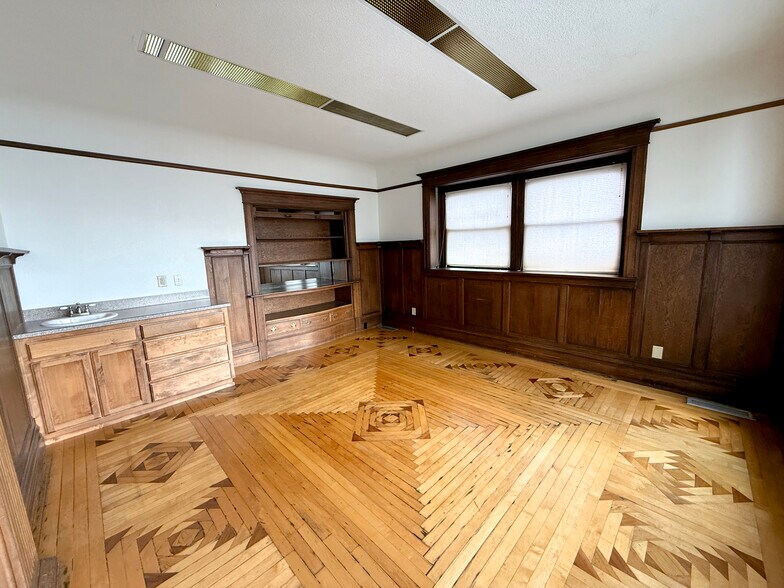 More Photos Of 1535 State St, Salem Medical For Sale