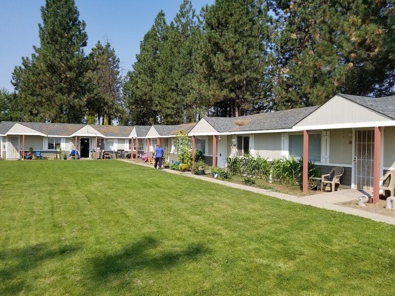 More Photos Of 25 N Airport Rd, Deer Park Apartments For Sale