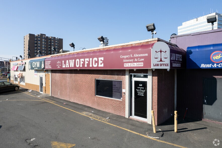 More Photos Of 237-251 Market St, Paterson Storefront Retail Office For Lease