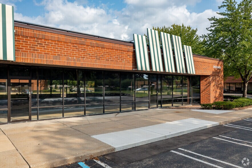 More Photos Of 21455 Melrose Ave, Southfield Unknown For Lease