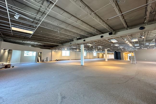 More Photos Of 220 Broadhollow Rd, Farmingdale Showroom For Sale