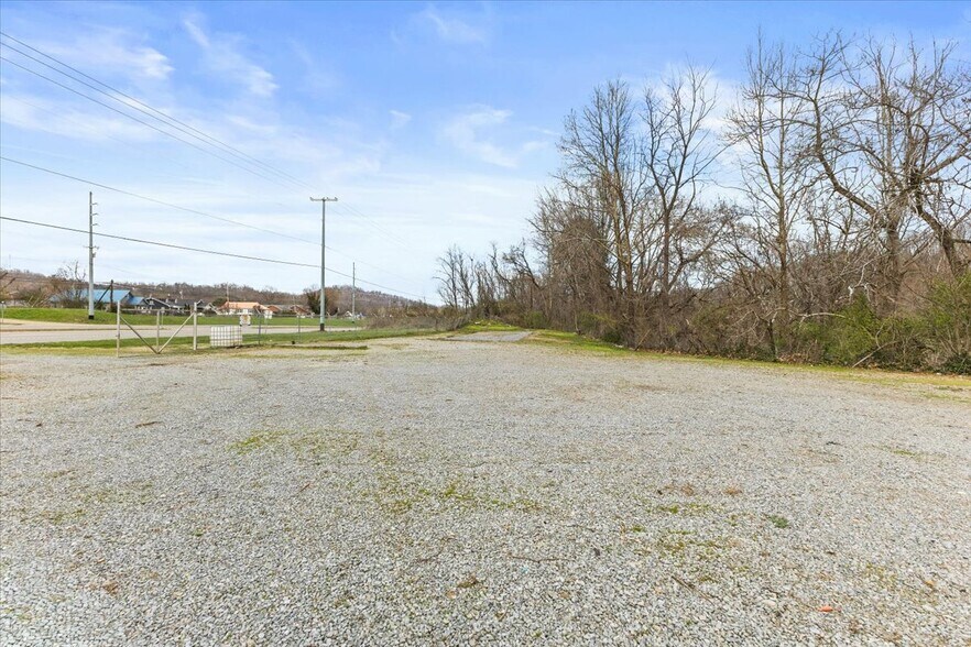 More Photos Of 3861 Highway 19 E, Elizabethton Office For Sale
