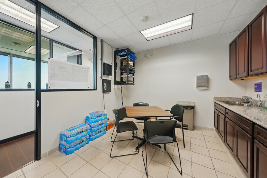 More Photos Of 9999 Bellaire Blvd, Houston Medical For Lease