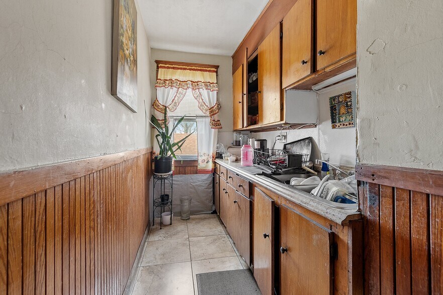 More Photos Of 13 Groton Pl, Worcester Apartments For Sale