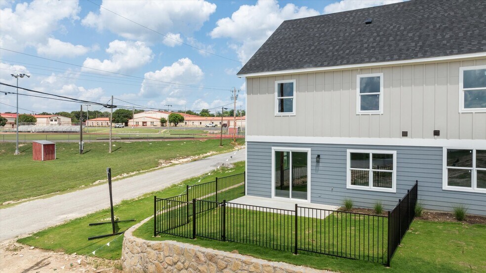 More Photos Of 710 N Sycamore St, Hico Apartments For Sale