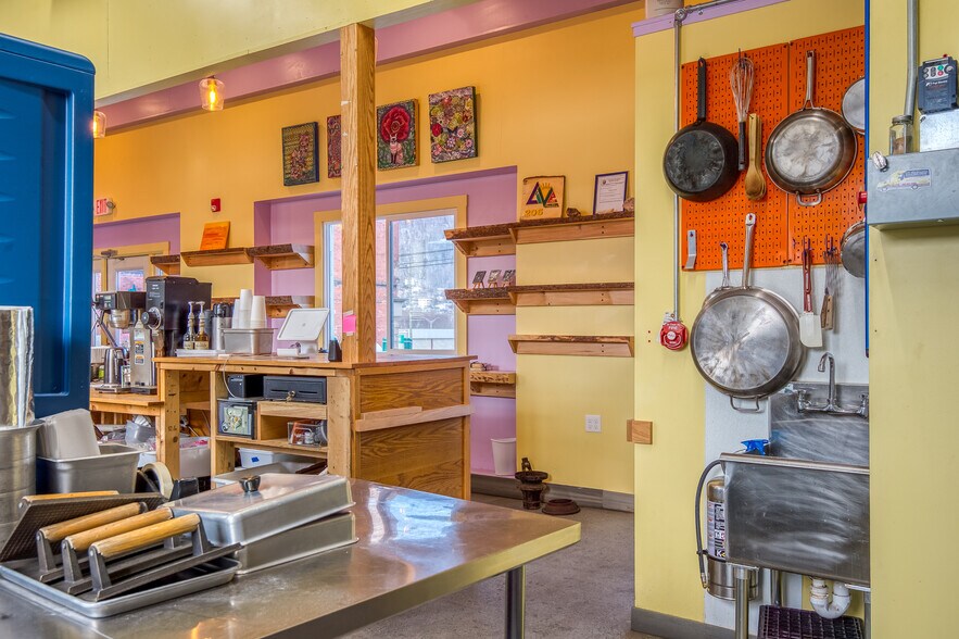 More Photos Of 206 Main St, Berlin Office For Sale