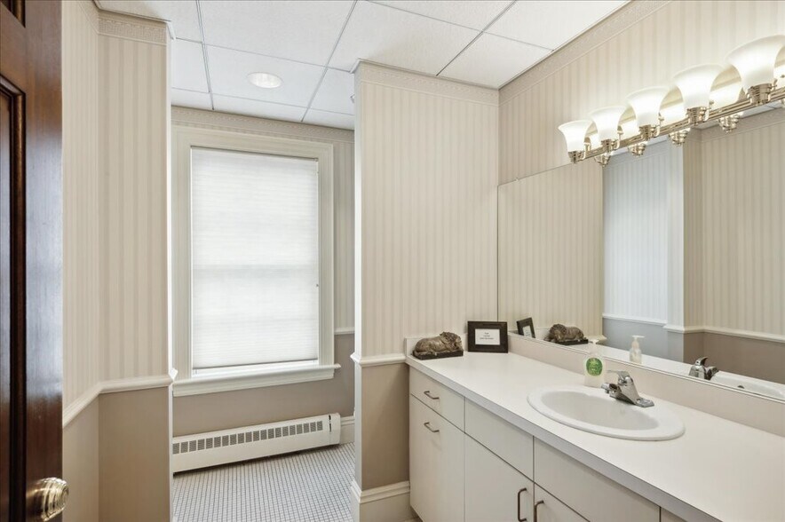 More Photos Of 760 Hopmeadow St, Simsbury Office For Sale