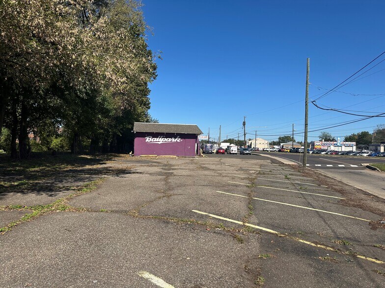 More Photos Of 7201 Bristol Pike, Levittown Freestanding For Sale