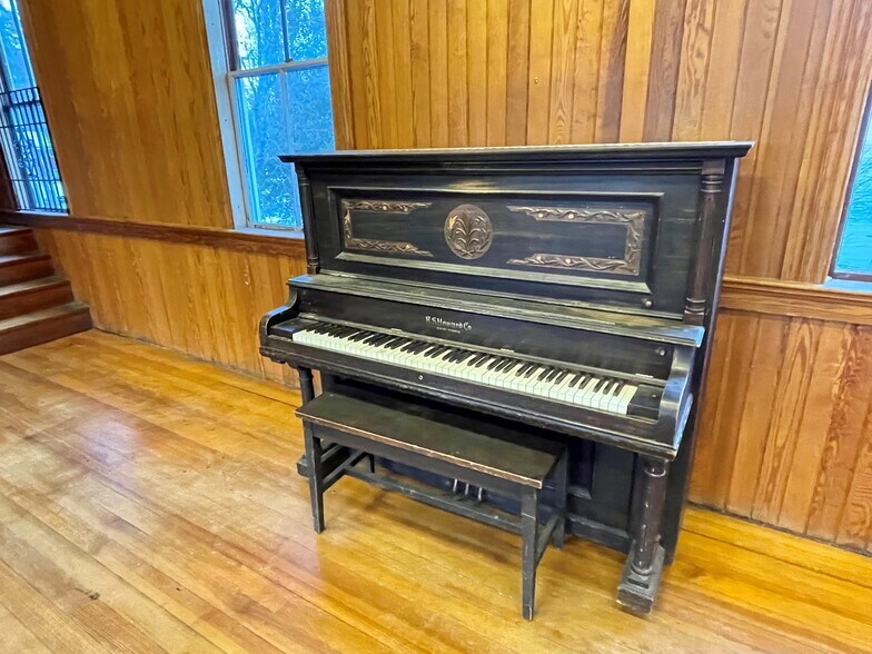 More Photos Of 12 Church Rd, Readfield Flex For Sale