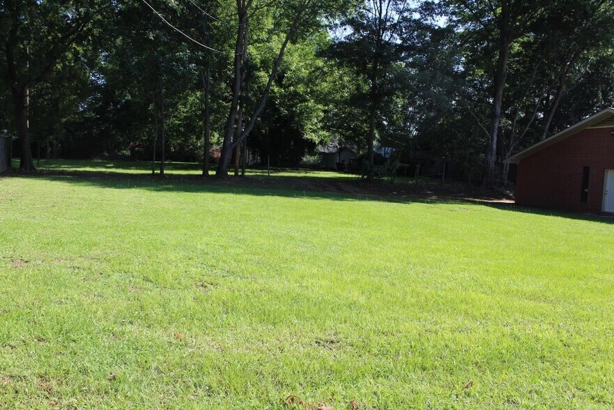 More Photos Of 527 N Main St, Nashville Office For Sale