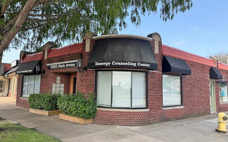 More Photos Of 20455 Mack Ave, Grosse Pointe Woods Storefront Retail Office For Lease