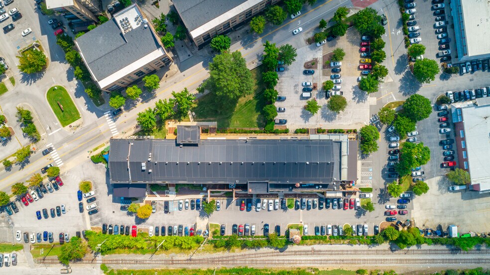 More Photos Of 205 Manufacturers Rd, Chattanooga General Retail For Lease