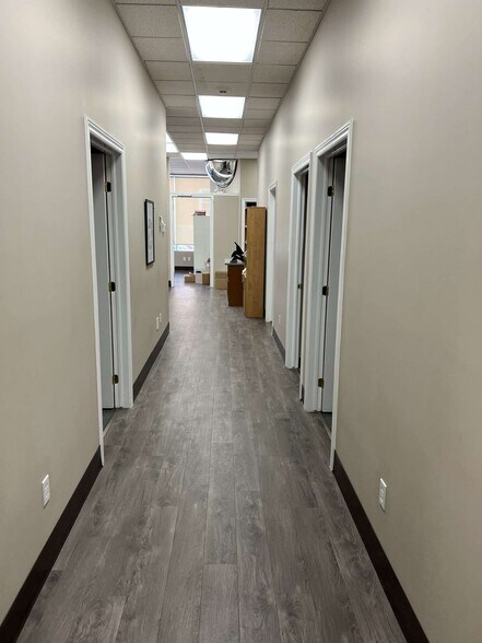 More Photos Of 12 Market Sq, Napanee Office For Sale