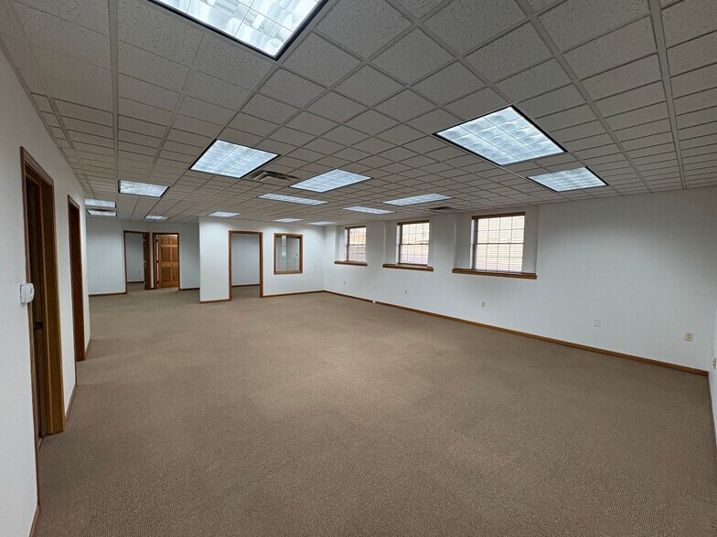 More Photos Of 5200 S Cliff Ave, Sioux Falls Office For Lease