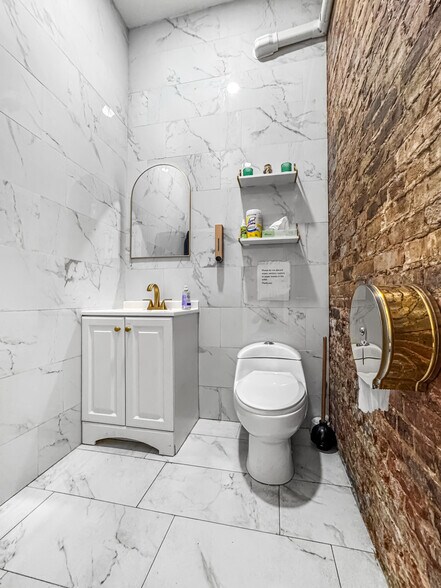 More Photos Of 936 Atlantic Ave, Brooklyn General Retail For Sale