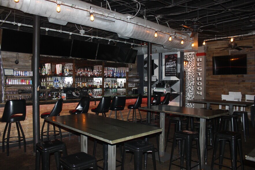 More Photos Of 330 1st Ave S, Saint Petersburg Restaurant For Lease