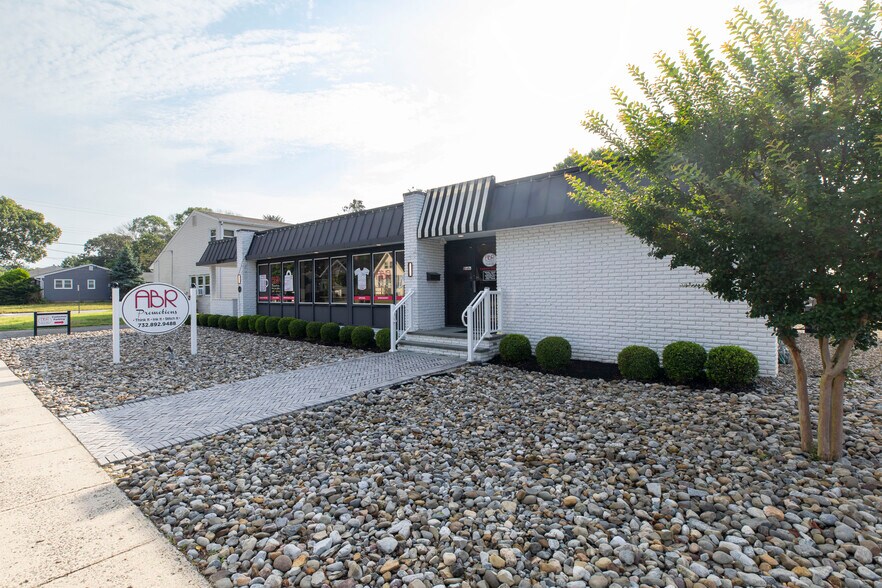 More Photos Of 832 Beaver Dam Rd, Point Pleasant Medical For Lease