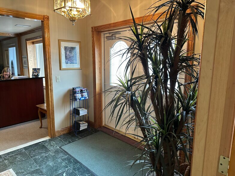 More Photos Of 201 E Grand River Ave, Brighton Freestanding For Lease