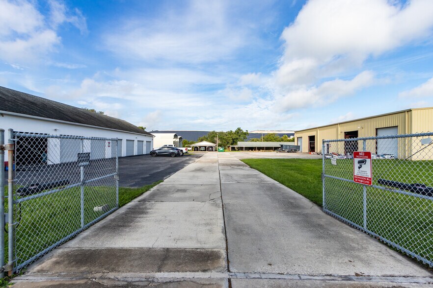 More Photos Of 6901 S 78th St, Riverview Warehouse For Lease