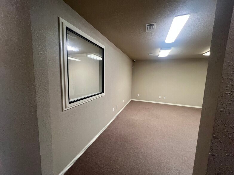 More Photos Of 1503 W Stan Schlueter Loop, Killeen Industrial For Lease