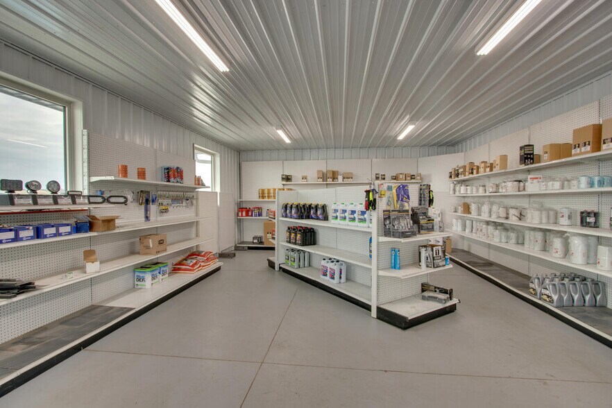 More Photos Of 25137 Outer Road 27, Wayland Auto Repair For Lease