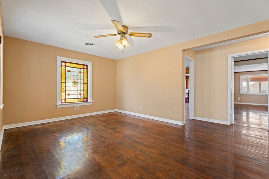 More Photos Of 300 Range St, Marshall Multifamily For Sale