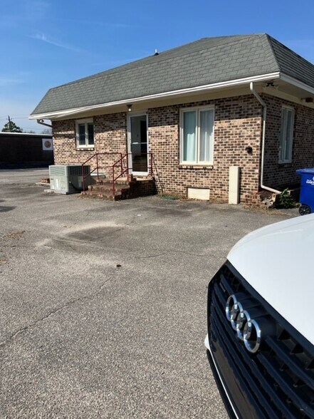 More Photos Of 102 Lamar St, Hartsville Office For Sale