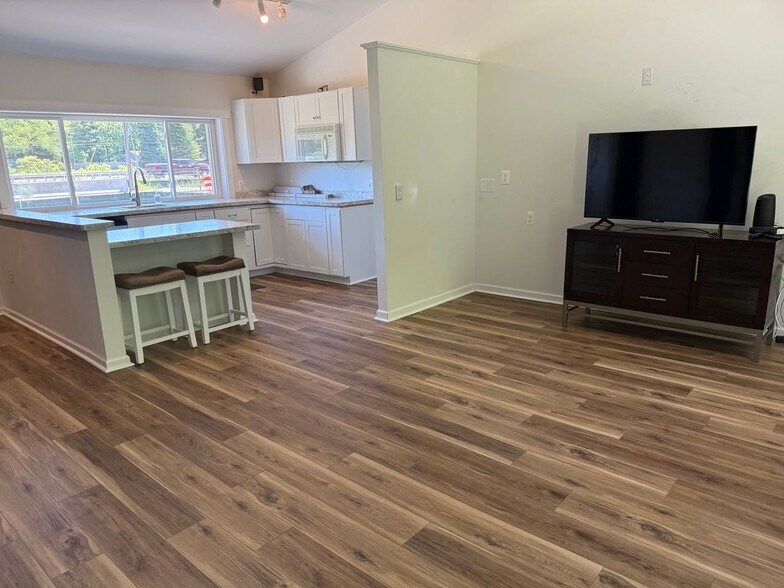 More Photos Of 8864 Whitmore Lake Rd, Brighton Office Residential For Lease