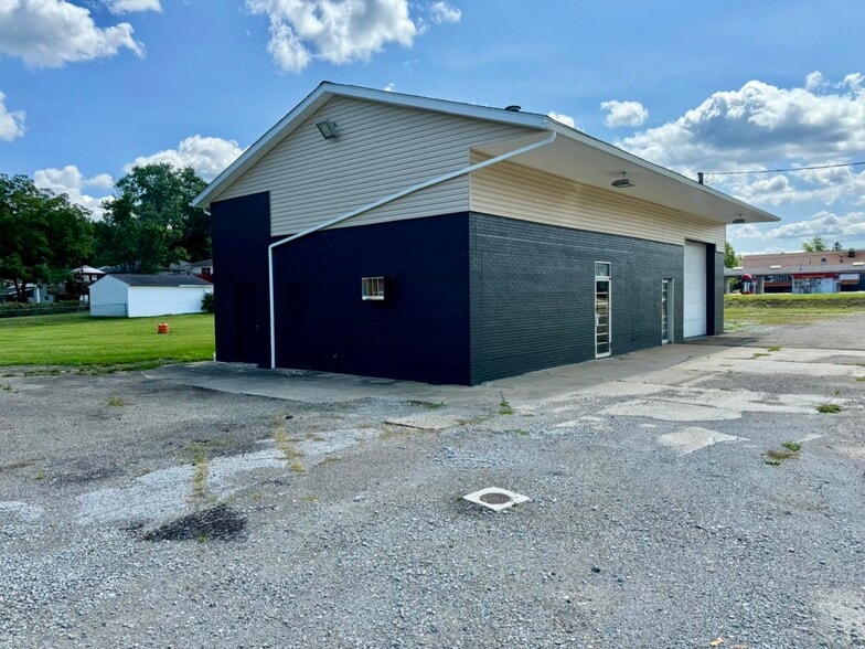 More Photos Of 1475 Massillon Rd, Akron Convenience Store For Sale