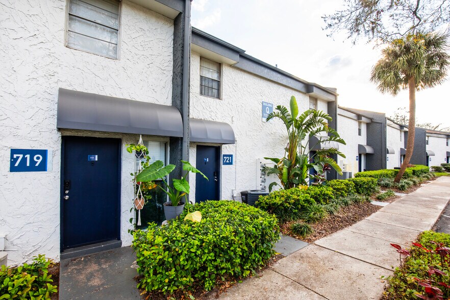 More Photos Of 804 Fairmaiden Ln, Brandon Apartments For Sale