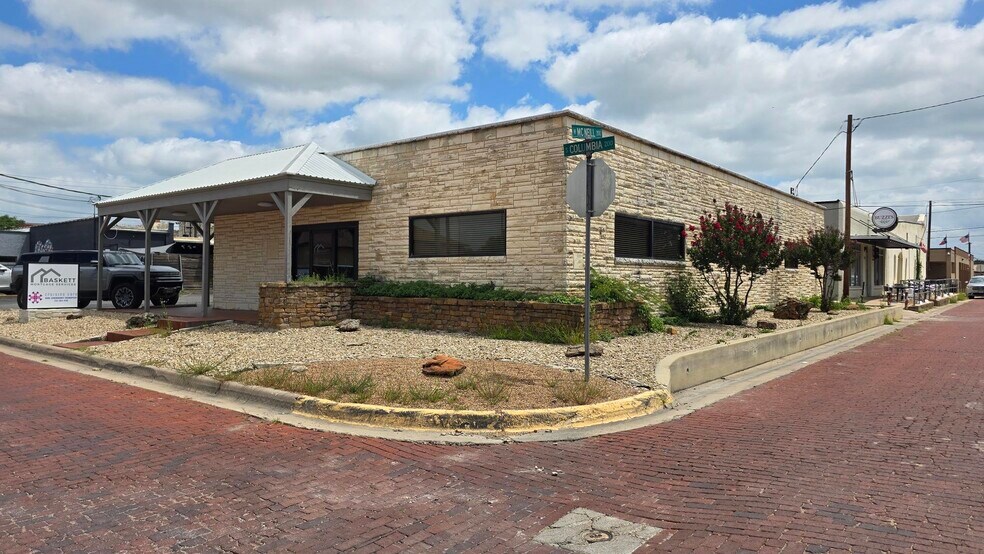 More Photos Of 299 S Columbia St, Stephenville Office Residential For Lease