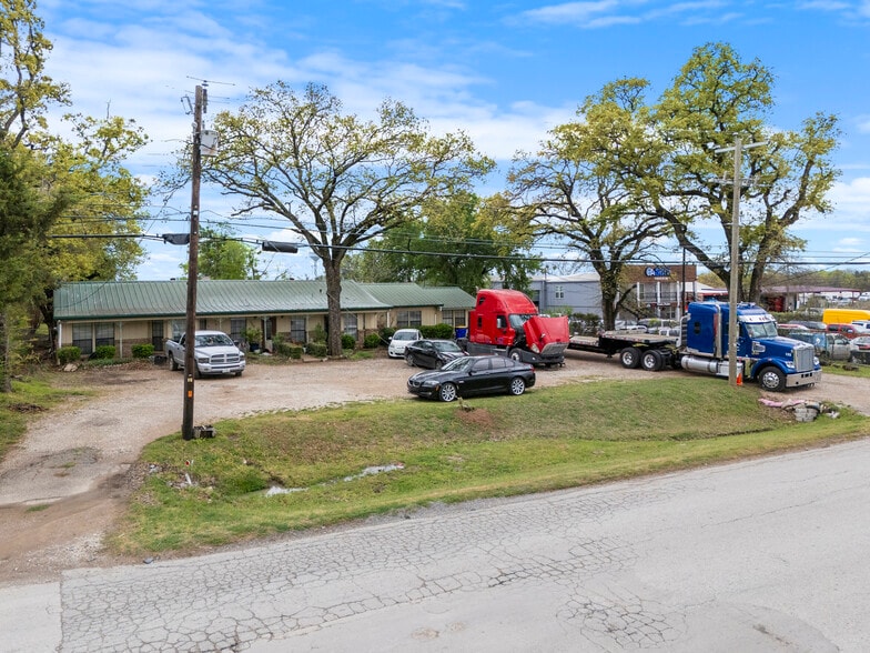 More Photos Of 303-A W Simonds, Seagoville Manufacturing For Sale