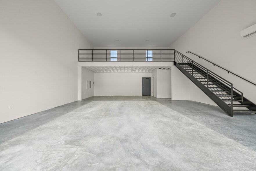 More Photos Of 4477 34th Ave, Cincinnati Self Storage For Sale