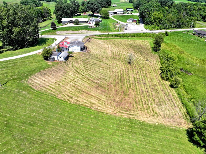 More Photos Of 19510 Leatherwood Rd, Salesville Freestanding For Sale