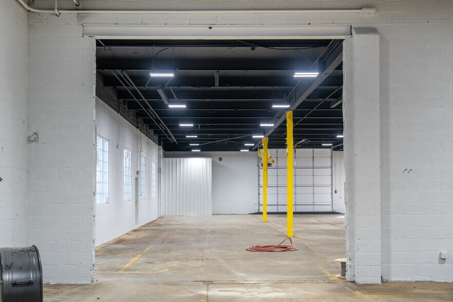 More Photos Of 1918 W Virginia Ave, Crewe Warehouse For Lease
