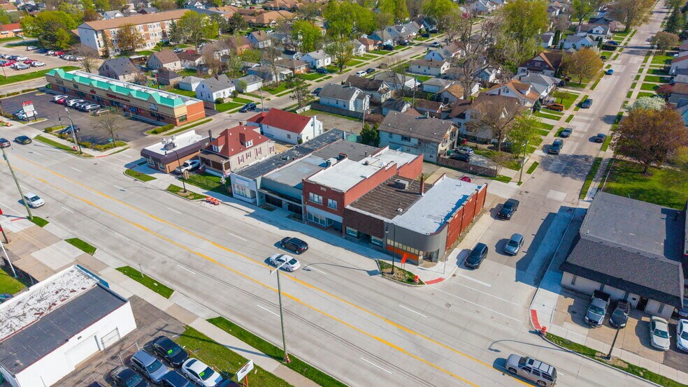 More Photos Of 16914 E 9 Mile Rd, Eastpointe Storefront For Sale