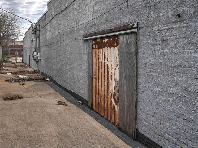 More Photos Of 800 W Okmulgee St, Muskogee Light Distribution For Sale