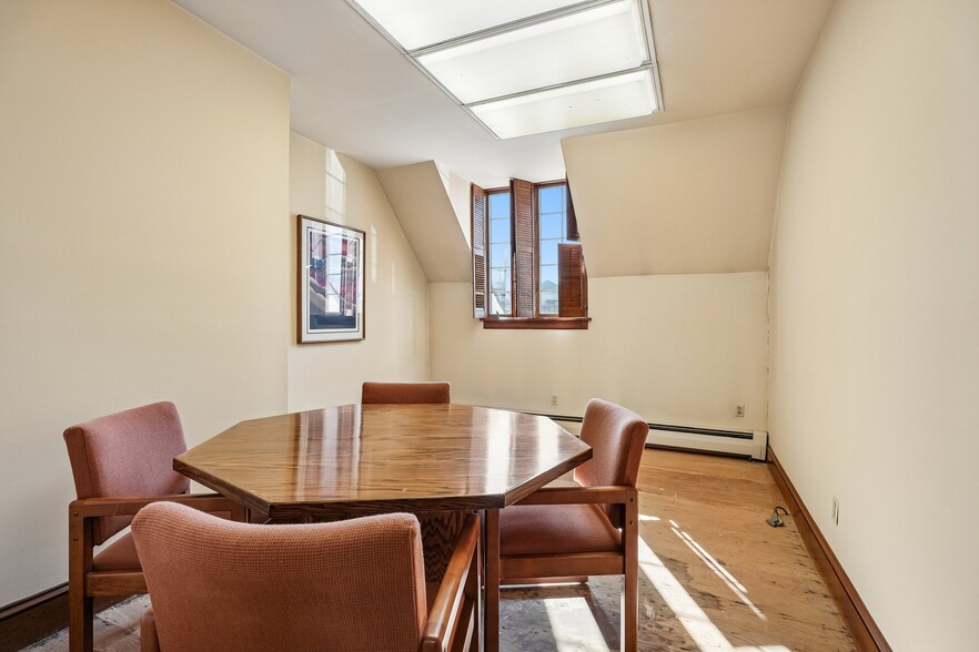 More Photos Of 37 Park Ave, Lyndhurst Office For Sale