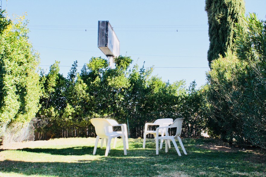 More Photos Of 2128 State Highway 58 Business Route E, Mojave Hotel For Sale