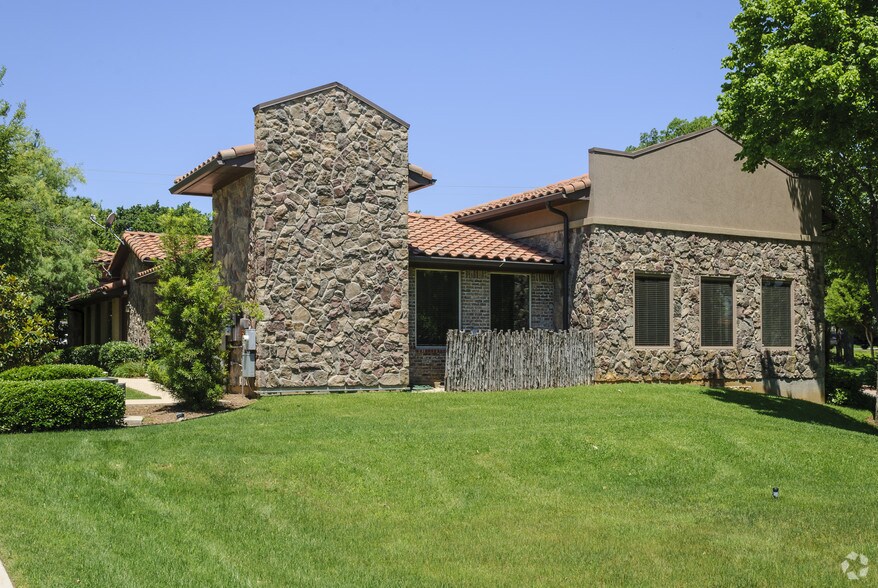 More Photos Of 560 N Walnut Creek Dr, Mansfield Office For Lease