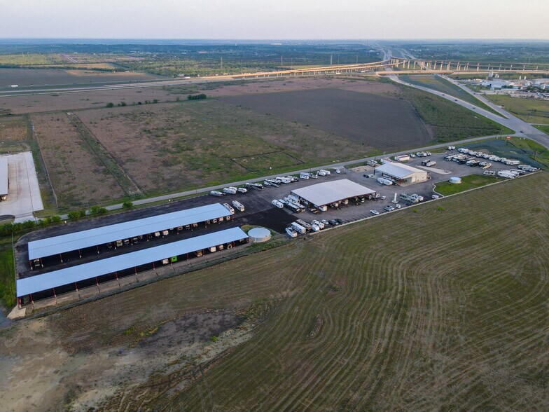 More Photos Of 10777 Highway 183 S, Austin Warehouse For Lease