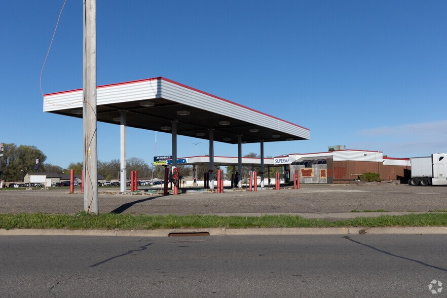 More Photos Of 600 Highway 10 S, Saint Cloud Convenience Store For Sale