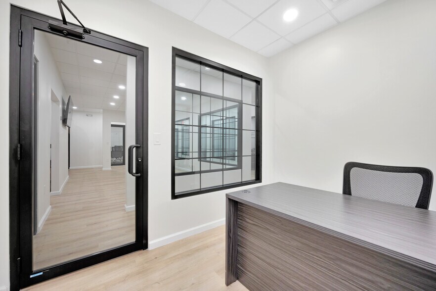 More Photos Of 140 Adams Ave, Hauppauge Medical For Lease