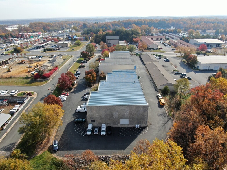 More Photos Of 10 Commerce Pky, Fredericksburg Warehouse For Lease