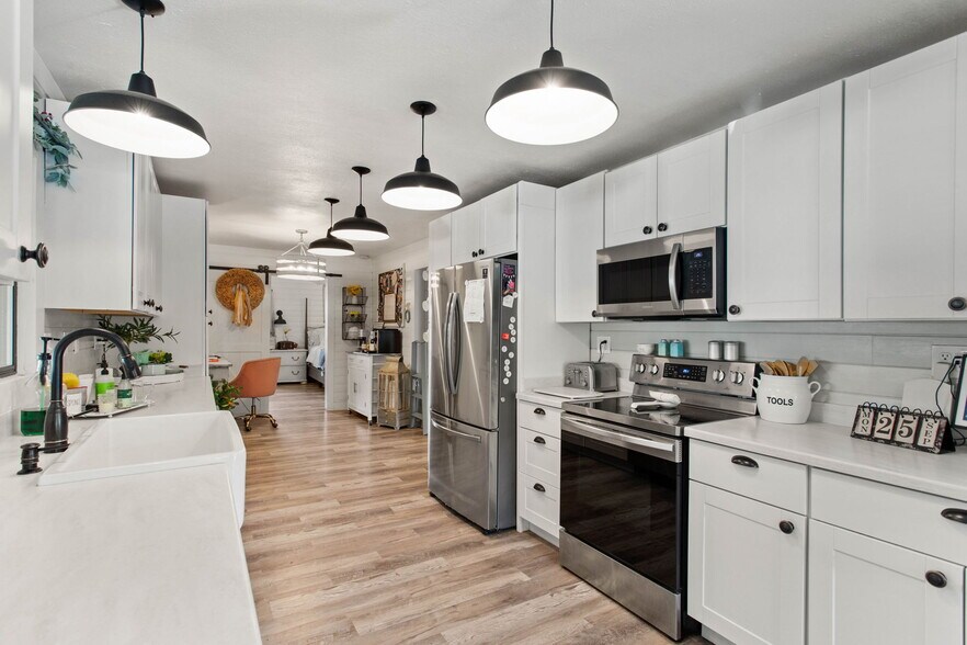 More Photos Of 1521 Willms Rd, Elk Lodge Meeting Hall For Sale