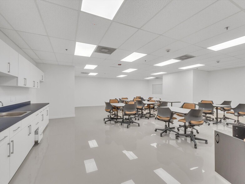 More Photos Of 3301 NW 107th Ave, Miami Research And Development For Lease