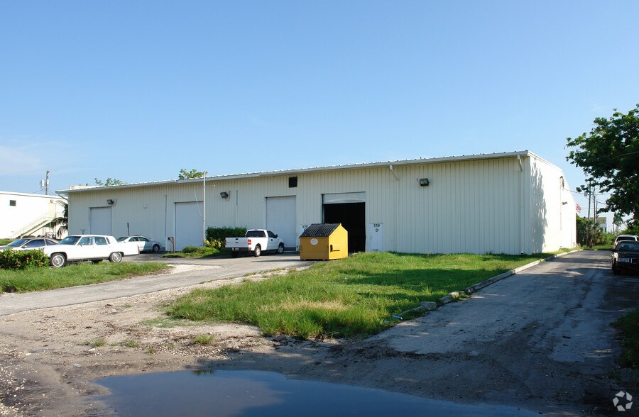 More Photos Of 519 SE 32nd Ct, Fort Lauderdale Warehouse For Lease