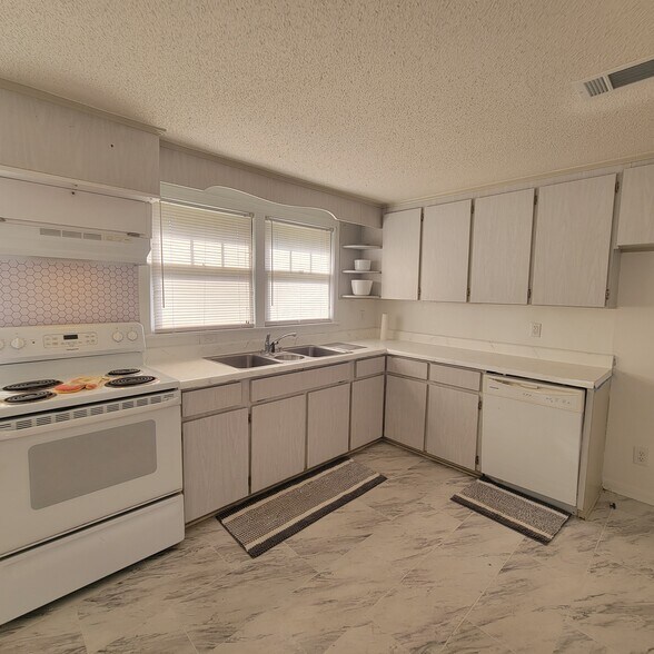 More Photos Of 22025 8th St, Silverhill Office Residential For Sale