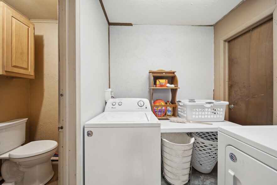 More Photos Of 4434-4437 S 74th Ave, Tulsa Warehouse For Sale