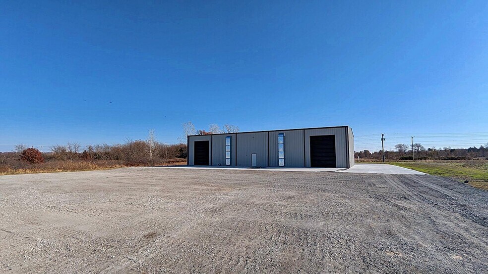 More Photos Of 1040 Moccasin Ave, Tahlequah Warehouse For Sale